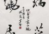 要简洁有力，比如两个猪打架，预示着什么？这样既点明了主题，又引发读者兴趣
