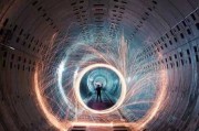 穿越神庙求签，神秘力量与现实智慧