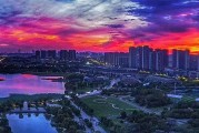 好，用户让我写一篇关于为什么被称为古都的文章，标题和内容都要写。首先，我需要确定文章的结构，可能分为几个部分，比如历史背景、文化、名人故事等
