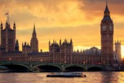 英国首相暂停请求签署，一场政治与外交的双重