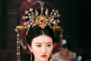 十二星座皇后服饰，优雅与神秘的结合