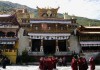 好，用户让我写一篇关于康定南无寺可以求签文章，先写标题，再写内容，内容不少于946个字。首先，我需要理解用户的需求。标题要吸引人，内容要涵盖康定南无寺的历史、文化背景，以及关于求签的习俗