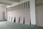 隔墙门是什么的颜色