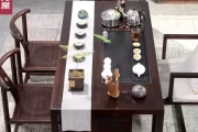 茶桌后面贴什么好？