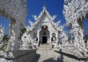 接下来是文章内容。我得先介绍白龙寺的历史背景，比如它建于明代，有600多年的历史，说明它在文化中的地位。，描述白龙寺的建筑特色，比如飞檐翘角，古朴的石雕，这些都能体现它的历史感