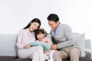 家长帮孩子求签，传统智慧与现代教育的平衡之道