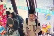 好，用户让我写一篇关于小吉时尚旗袍表的文章，首先得确定标题。标题要吸引人，同时又能反映内容，所以小吉时尚旗袍表，从入门到高级的秘密听起来不错