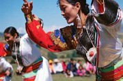 藏族房顶挂什么好，传统与现代的结合