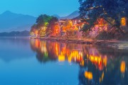 好，用户让我写一篇关于丽水哪个寺院能求签灵验的文章。首先，我需要确定文章的标题，要吸引人又点明主题。标题定为丽水哪些寺庙求签灵验？推荐几个值得信众选择的寺庙，这样既点明了主题，又说明了内容