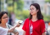 好，用户让我写一篇关于街头算命人的文章，标题和内容都要写。首先，我需要确定标题，得吸引人又准确。可能用街头算命，命运的把戏还是人性的弱点？这样的标题，既点明了主题，又有一定的深度