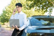 好，用户想要写一篇关于男兔宝宝取名用什么偏旁的文章。首先，我需要确定文章的标题，要吸引人又相关。，内容部分要详细说明，不少于872个字