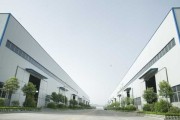 嗯，用户让我写一篇关于厂房安装窗户的文章，还给了标题和字数要求。首先，我得理解用户的需求。他们可能是在厂房装修或者设计，想要了解窗户对厂房的影响，特别是对气场和能量有什么影响