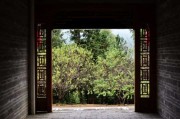 好，用户让我写一篇关于门外什么讲究好的文章，先写标题，再写内容，内容不少于873个字。首先，我需要确定标题，要吸引人，同时涵盖门外和讲究。可能用一些比较有吸引力的词汇，比如门第、讲究之类的