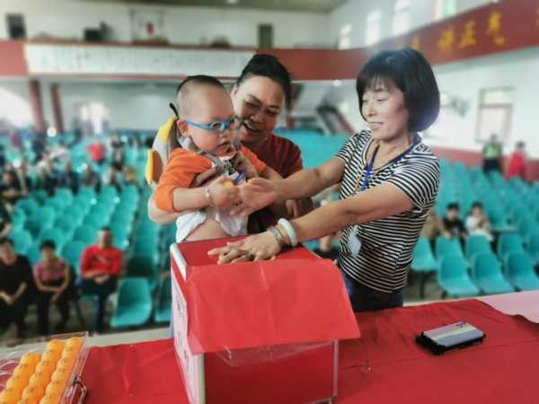 福建人求签仪式图片，传统与现代的交融,象征,传统与现代,文化传承,第1张