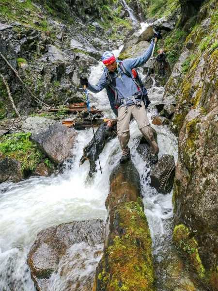 杜氏吉时登山，一场充满与荣耀的登山之旅,吉时,合作,第1张