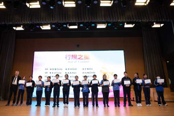 2022正月初十，晨光中的传统与现代,象征,传统与现代,照片,第1张
