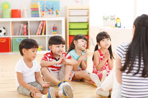 幼儿园求签问卦背景图，传统与现代的融合,象征,文化传承,传统与现代,第1张