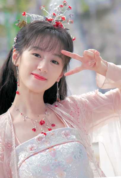 袁冰妍上山求签图片,象征,命运,文化传承,第1张
