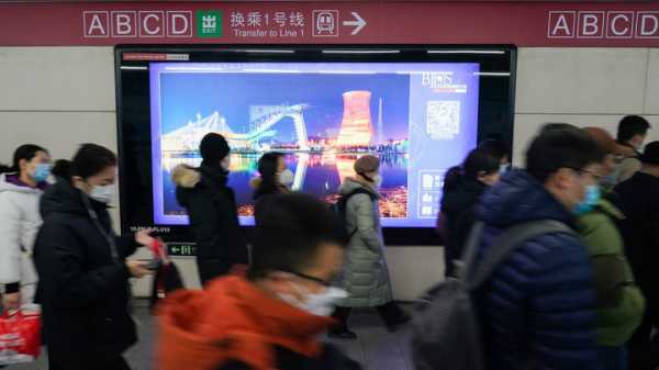 ，可以描述一下开工当天的情况，比如天气、人群、施工人员的忙碌等，让读者有身临其境的感觉。接着，可以写一下社区的规划和建设目标，比如提升环境、设施完善等，让居民的生活质量得到提升,希望,吉时,光明,第1张