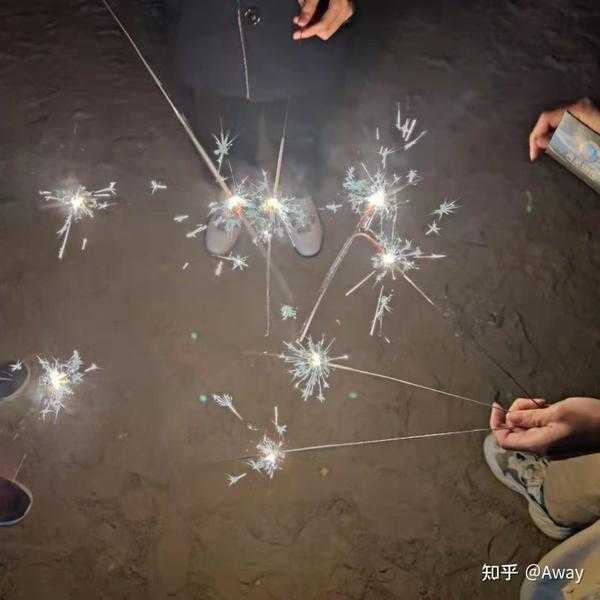 好，用户让我写一篇关于夜晚碰到鸽子的预兆和解梦的文章，首先我需要确定文章的标题。标题要简洁明了，能够吸引读者，所以夜晚遇见鸽子，预兆与解梦解析听起来不错,象征,事业,希望,第1张