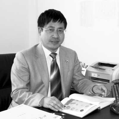 好，用户让我写一篇关于赵子龙救阿斗求签的文章，标题和内容都要写。首先，我需要确定标题，得吸引人又准确。赵子龙救阿斗，这其实是历史上真实的事件，但后来被刘禅改写成求签，所以标题可以突出这个转折,希望,求签,解读,第1张