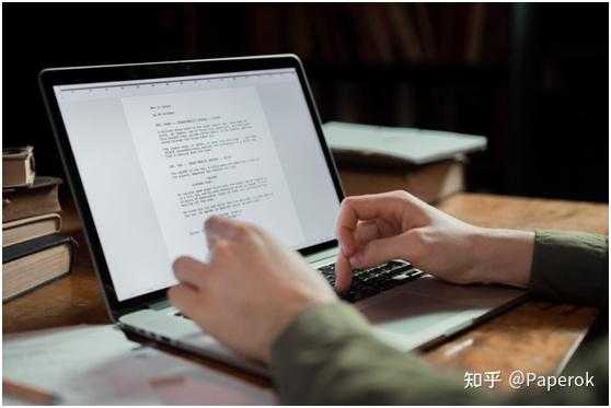 接下来是文章内容。首先，引言部分要说明取名的重要性，以及2022年取名的背景。，可以分几个部分来详细阐述，比如传统取名、现代取名、结合传统文化与现代风格的取名方法，以及取名的文化意义和寓意,象征,命运,宝宝取名,第1张