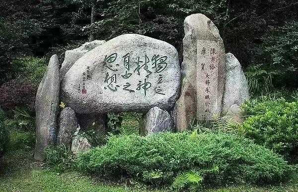 在历史背景部分，我需要简要介绍姓董在的起源，可能提到它在古代中的地位和演变。，解释宝宝取名的意义，强调名字在文化中的重要性，以及父母对宝宝名字的期望,象征,希望,宝宝取名,第1张