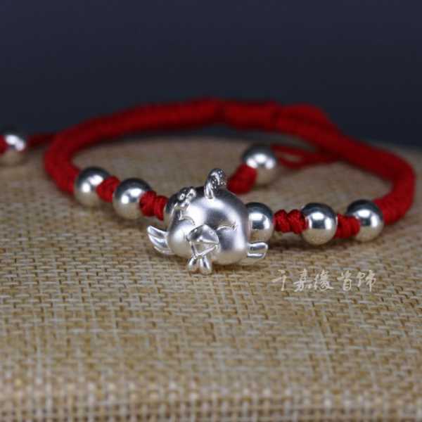 算命的人带什么手链好?解析不同材质和象征意义的手链选择,象征,命运,希望,第1张 算命的人带什么手链好?解析不同材质和象征意义的手链选择,象征,命运,希望,第1张