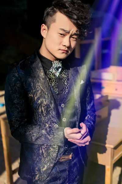 好，用户让我写一篇关于天赐福生肖运势的文章，先写标题，再写内容，内容不少于831个字。首先，我需要理解用户的需求。他们可能对生肖运势感兴趣，或者想了解如何利用生肖运势来提升生活,象征,命运,挑战,第1张