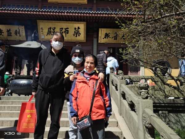 嗯，用户让我写一篇关于父姓氏孩子起名吉凶的文章，先写标题，再写内容，内容不少于958个字。首先，我需要理解用户的需求。他们可能是在寻找关于孩子起名的指导，特别是从姓氏的角度出发，名字的好坏,象征,命运,希望,第1张