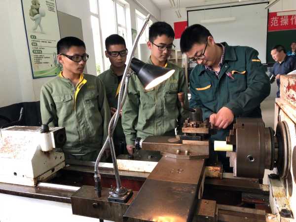 中专学校要求签实习三方协议，政策背景与实践探讨,求签,合作,第1张