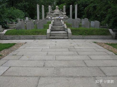 好，用户让我写一篇关于墓地为什么看不好的文章，首先得确定标题。标题要吸引人，同时点明主题，比如墓地，为什么看不好？接下来，文章内容需要不少于857个字，所以得结构清晰，分点论述,气场,风水,地理位置,第1张