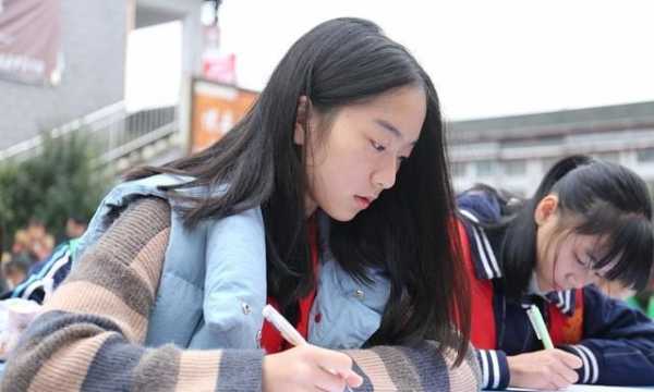 好,用户让我写一篇关于12生肖兔在8月份运势的文章,还给了标题和内容的要求。首先,我需要确定标题,要吸引人又准确。,内容部分要不少于984个字,涵盖运势分析、事业、感情、健康等方面,事业,挑战,希望,第1张 好,用户让我写一篇关于12生肖兔在8月份运势的文章,还给了标题和内容的要求。首先,我需要确定标题,要吸引人又准确。,内容部分要不少于984个字,涵盖运势分析、事业、感情、健康等方面,事业,挑战,希望,第1张