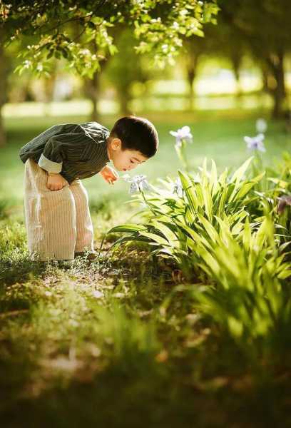 接下来是文章内容。首先,介绍孩子取名的重要性,说明名字在孩子成长中的意义。,可以分几个部分来展开,比如传统命名文化、现代命名趋势、家庭文化对名字的影响,以及如何结合传统与现代,象征,文化传承,传统与现代,第1张 接下来是文章内容。首先,介绍孩子取名的重要性,说明名字在孩子成长中的意义。,可以分几个部分来展开,比如传统命名文化、现代命名趋势、家庭文化对名字的影响,以及如何结合传统与现代,象征,文化传承,传统与现代,第1张