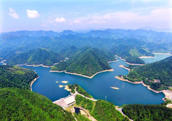 好,用户让我写一篇关于临安卧龙寺求签查询的文章。首先,我需要确定文章的标题,标题要吸引人,同时包含关键词。考虑到卧龙寺是一个有历史的地方,我可以取标题为临安卧龙寺求签查询,历史与现代的交汇,希望,气场,求签,第1张 好,用户让我写一篇关于临安卧龙寺求签查询的文章。首先,我需要确定文章的标题,标题要吸引人,同时包含关键词。考虑到卧龙寺是一个有历史的地方,我可以取标题为临安卧龙寺求签查询,历史与现代的交汇,希望,气场,求签,第1张