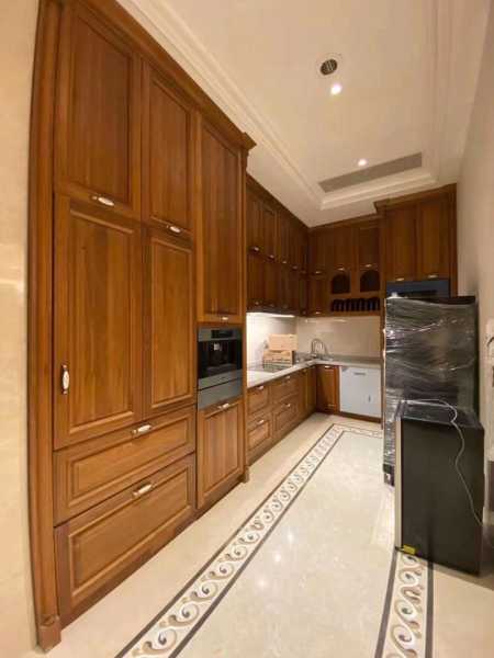 好，用户让我写一篇关于橱柜门的文章，标题已经定好了，内容要不少于852个字。首先，我需要明确橱柜门的关键点，包括材料选择、颜色搭配、安装位置以及整体布局,象征,希望,传统与现代,第1张