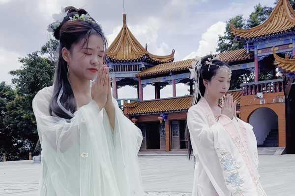 好，用户让我写一篇关于龚俊南海观音求签的文章，首先得确定标题。标题要吸引人，可能结合龚俊和南海观音，比如龚俊南海观音求签，命运与的交或者从南海观音到命运，龚俊的求签故事,象征,命运,事业,第1张