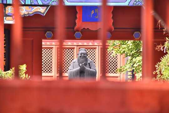 好，用户让我写一篇关于孔庙求签攻略讲解的文章，标题和内容都要写。首先，我需要明确孔庙求签的基本，包括它的历史背景、求签的流程以及讲解的结构,象征,命运,希望,第1张