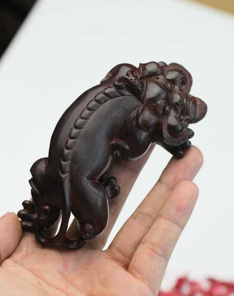 最后，总结一下貔貅的命格对个人运势的影响，强调貔貅作为转运符的重要性，并给出一些实用的建议，比如如何选择合适的貔貅摆件，如何进行命格等,象征,命运,希望,第1张