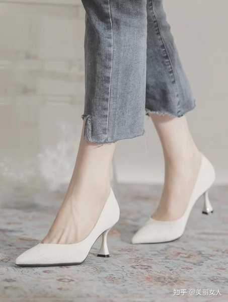 好，用户让我写一篇关于十二星座夏天穿什么鞋子的文章。首先，我需要确定文章的标题，得吸引人又相关。，内容部分要不少于837个字，得涵盖每个星座适合的鞋子类型，还要有理由和小贴士,希望,十二星座,星座,第1张