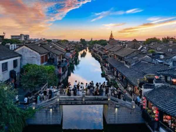 好，用户让我写一篇关于嘉兴哪里求签的文章，先写标题，再写内容，内容不少于893个字。首先，我需要明确求签在这里指的是什么。可能是指在嘉兴有哪些地方可以进行占卜或者求签，或者是否有相关的传统习俗,命运,事业,挑战,第1张