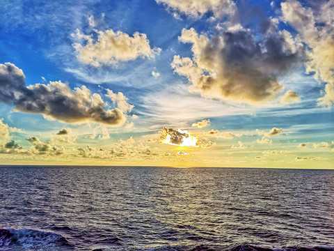 梦见浩瀚大海,周公解的深意与现实启示,象征,事业,挑战,第1张 梦见浩瀚大海,周公解的深意与现实启示,象征,事业,挑战,第1张