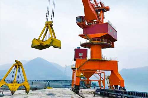 梦见吊机,解读梦境中的象征意义,象征,事业,挑战,第1张 梦见吊机,解读梦境中的象征意义,象征,事业,挑战,第1张