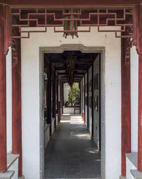 好，用户让我写一篇关于门框上挂什么最旺的文章。首先，我需要确定文章的标题，得吸引人又相关。，内容部分要详细，不少于971个字，涵盖知识、选择物品的注意事项以及具体物品推荐,象征,气场,文化传承,第1张