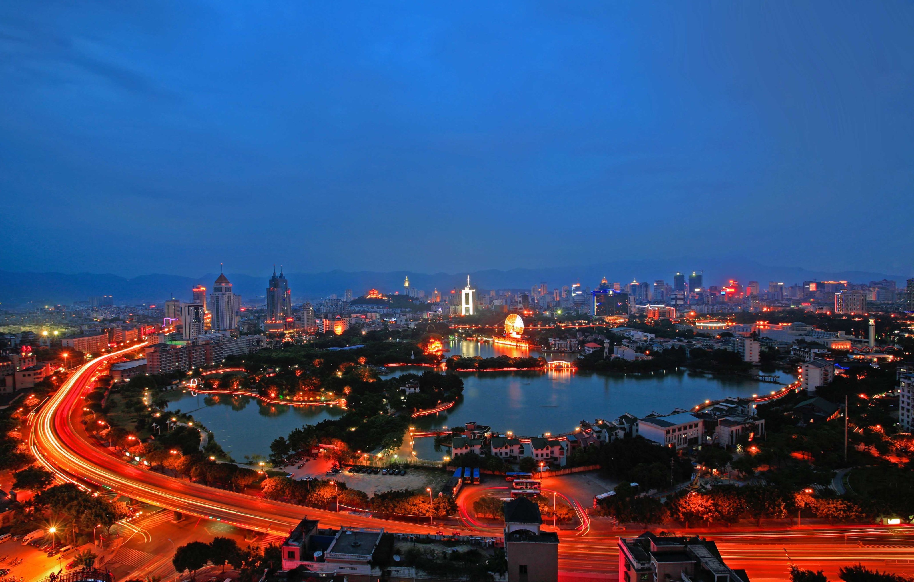 好，用户让我写一篇关于福州求签学业符的文章，首先得确定标题。考虑到福州的文化和求签的象征意义，标题可以定为福州求签术与学业符的传承与现代意义,象征,事业,求签,第1张