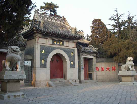 好，用户让我写一篇关于湛山寺求签位置图片的文章，首先我需要确定文章的标题。标题要简洁明了，能够吸引读者，所以我想到湛山寺求签位置图片，历史与现代的交汇这个标题，既点明了主题，又带有一定的文化深度,象征,求签,文化传承,第1张