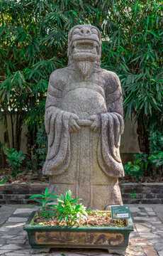 好，用户想要写一篇关于龙宝宝潼字取名男孩怎么取的文章。首先，我需要确定文章的标题，要吸引人又相关。，内容部分要详细，不少于944个字，涵盖取名的背景、意义、选择汉字的技巧，以及具体的例子和建议,象征,希望,宝宝取名,第1张