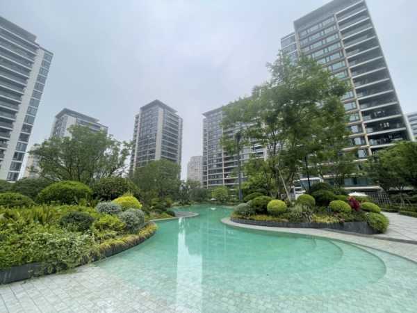 好，用户让我写一篇关于新宅点火吉日吉时的文章，先写标题，再写内容，内容不少于844个字。首先，我需要理解用户的需求。他们可能是在准备搬家，或者在选择搬家日期时需要参考一些或吉日吉时的建议,象征,希望,八字,第1张