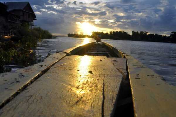 好，用户让我写一篇关于老挝庙求签4号的文章，标题和内容都要写。首先，我需要理解用户的需求。关键词是老挝庙求签4号，看起来像是关于老挝寺庙里的求签活动，特别是数字4号的庙,希望,求签,文化传承,第1张