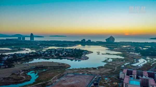 好，用户让我写一篇关于海南十二星座桥的文章，标题和内容都要写。首先，我需要了解海南十二星座桥是什么。可能是在海南的某个地方，名字听起来像星座，可能有文化或传说背景,象征,命运,十二星座,第1张